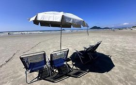 Apartamento pé na areia em Riviera de São Lourenço